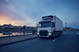 Renault Trucks D Wide 19-tonne equipped with a Lamberet refrigerated body: city traffic and delivery