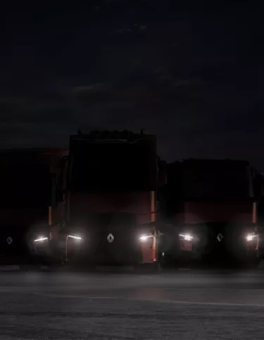 Neue Renault Trucks mit LEDs im Dunklen.