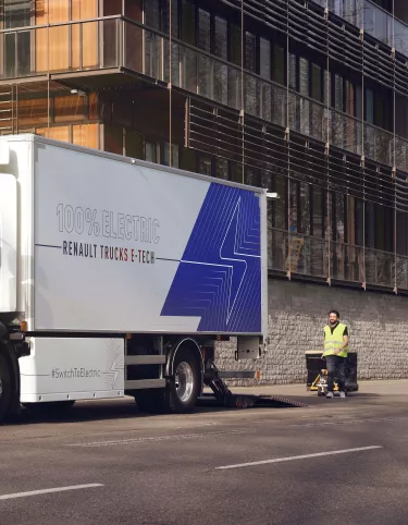 Renault-Trucks-D-E-Tech-header