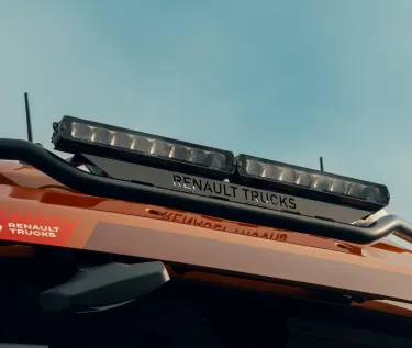 Model year 2025: Renault Trucks T High Smart Racer: lifestyle (LED roof light bar)